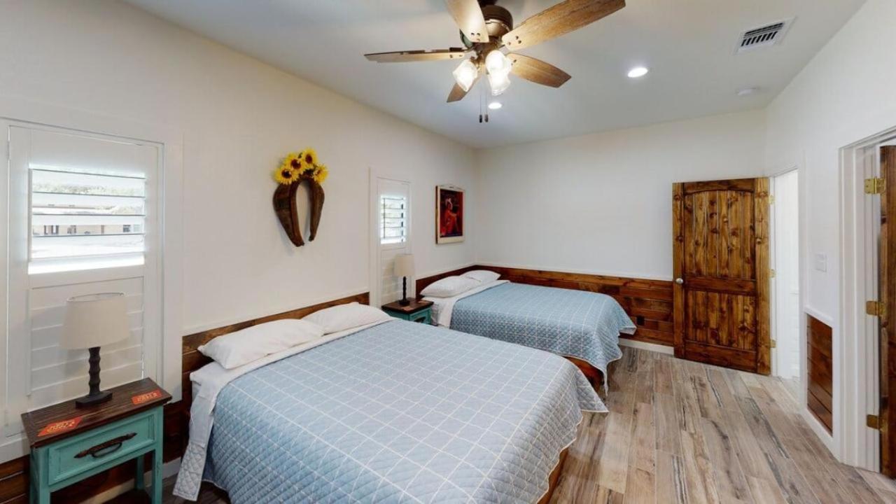 Heartstone Lodge Concan Luaran gambar