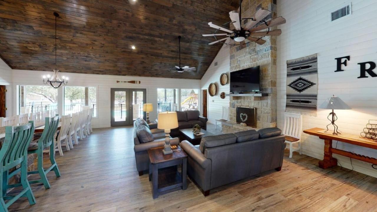 Heartstone Lodge Concan Luaran gambar